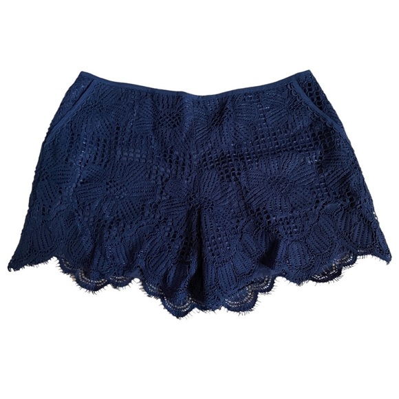 Trina Turk St. Lucia Navy Blue Lace Scalloped Shorts Size 6 NWT - Picture 1 of 8